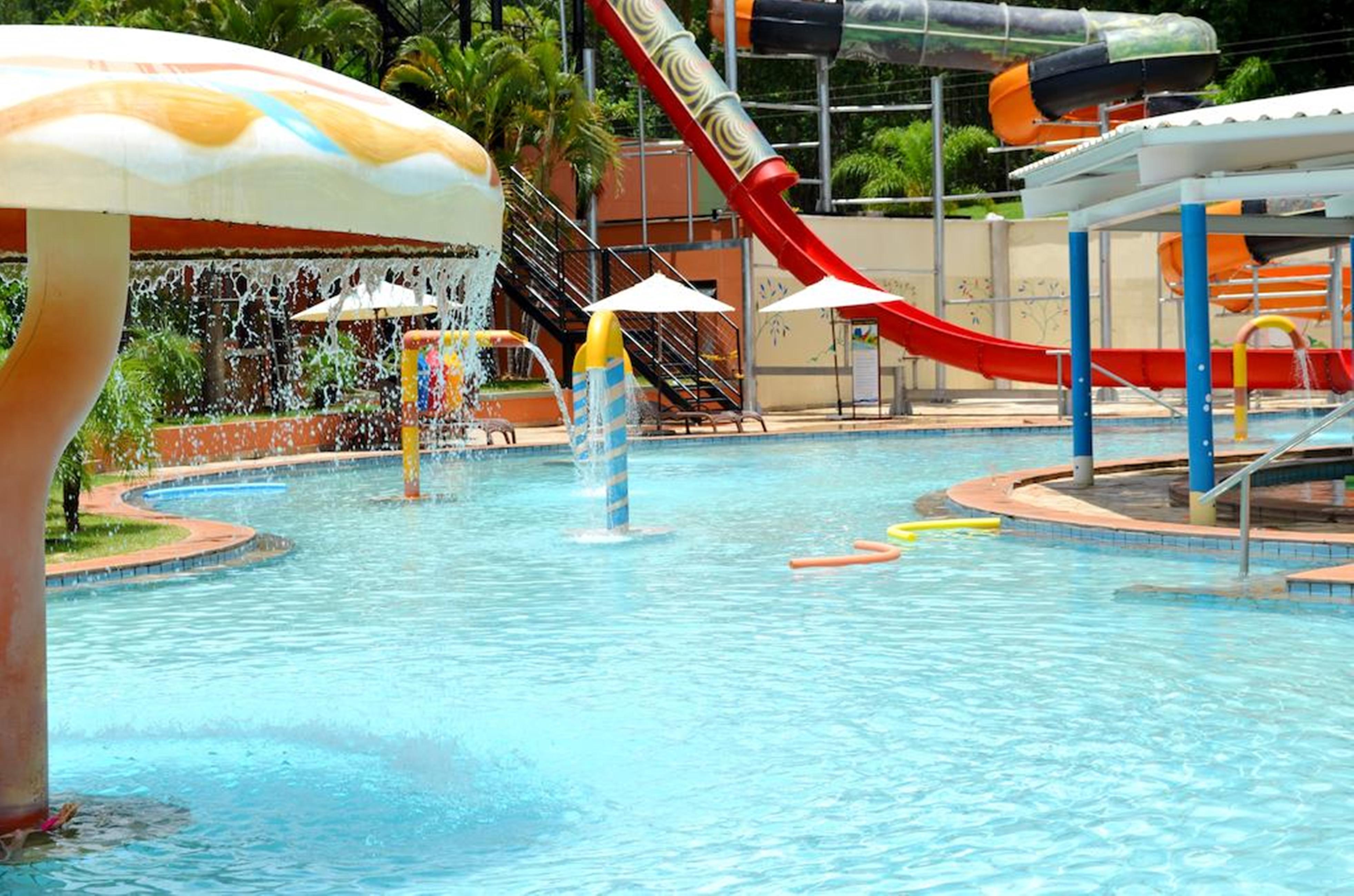Blue Tree Thermas de Lins Exterior foto Splash Island