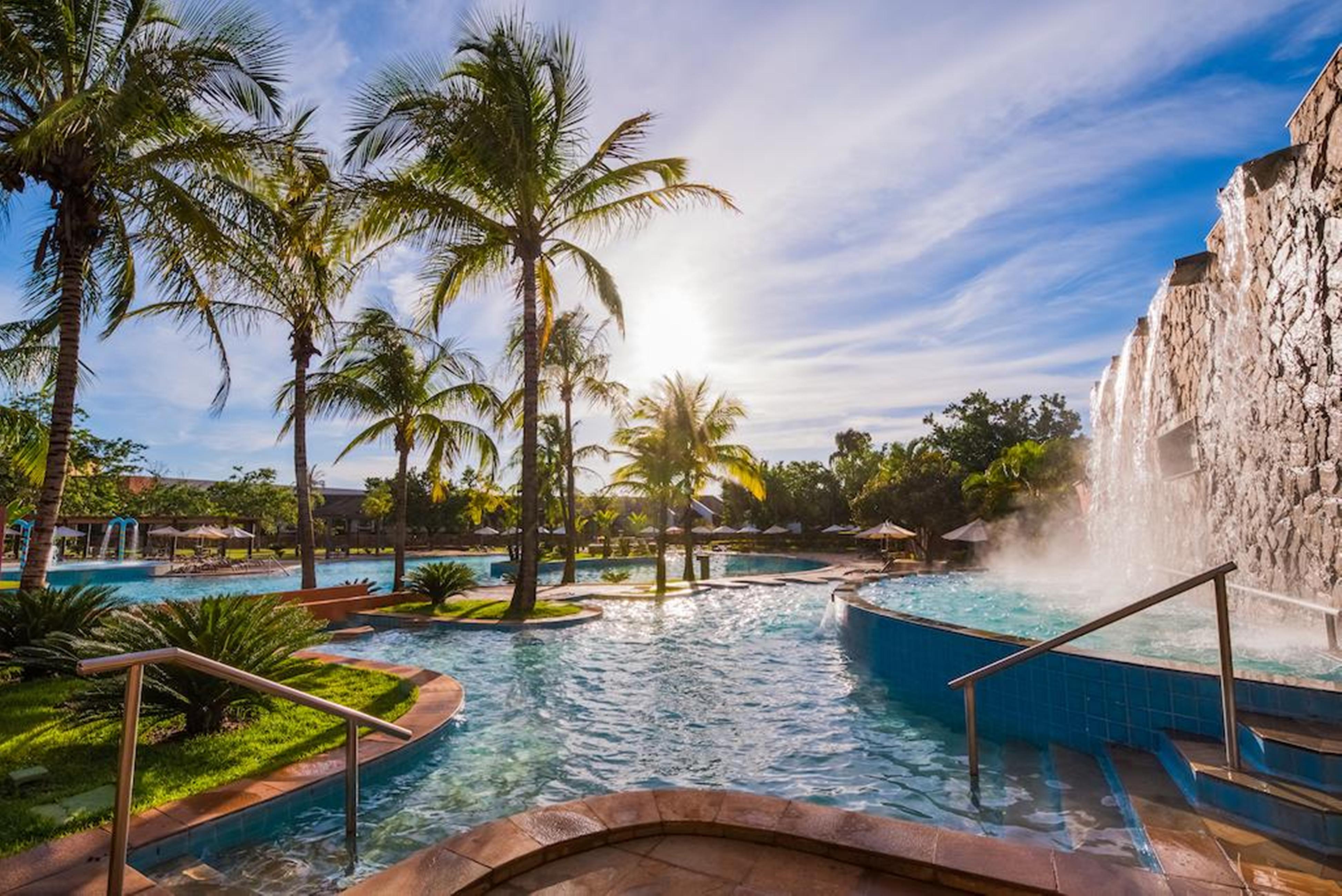 Blue Tree Thermas de Lins Exterior foto The pool at the resort