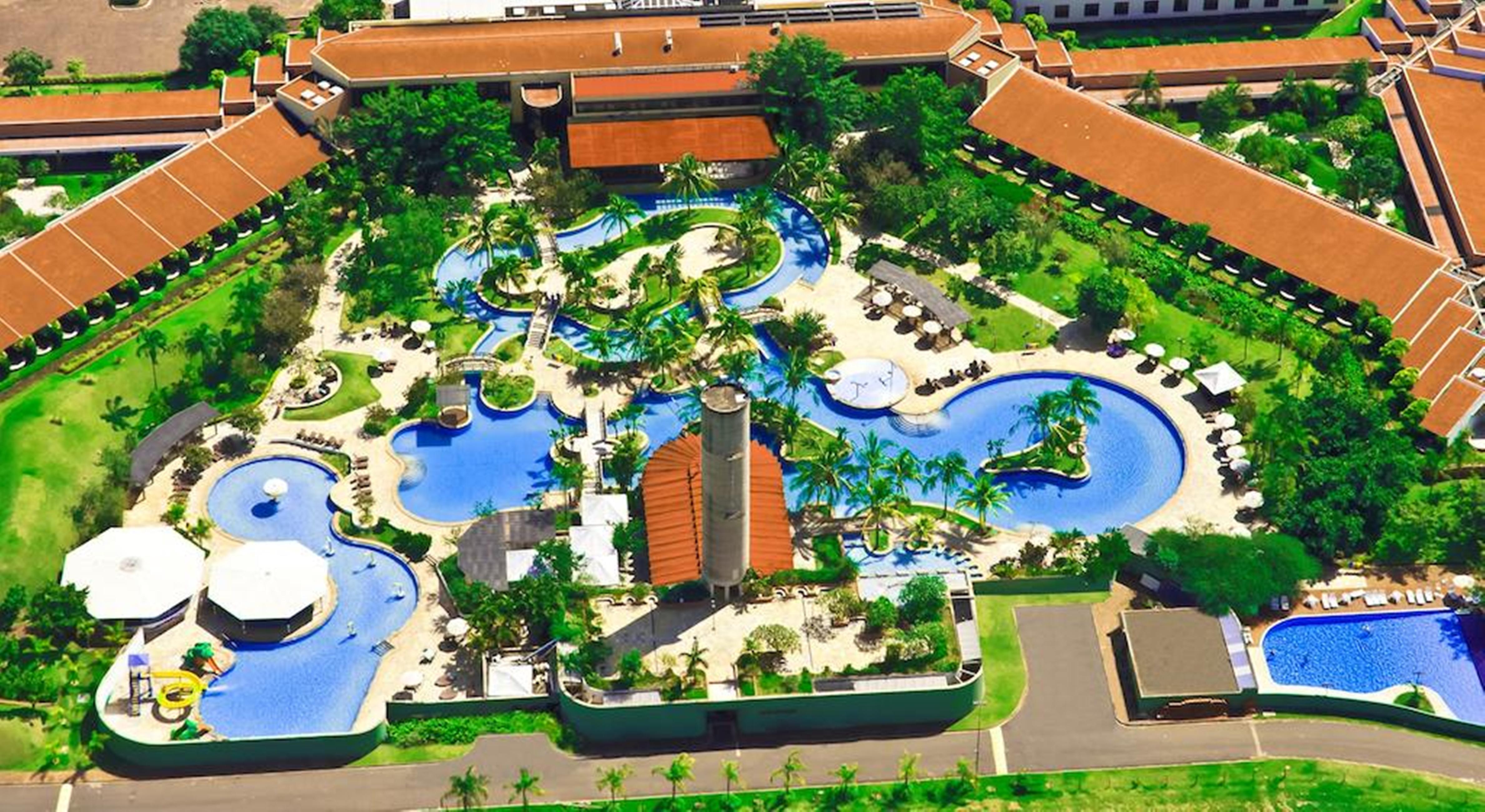 Blue Tree Thermas de Lins Exterior foto Aerial view of the resort