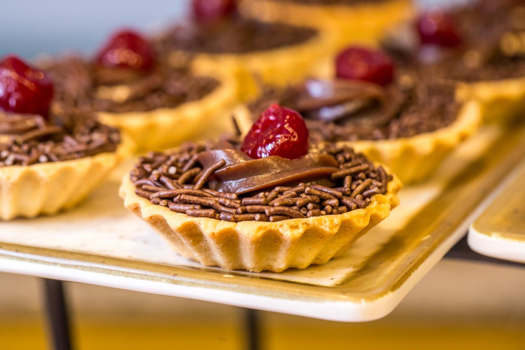 Blue Tree Thermas de Lins Exterior foto Chocolate tart