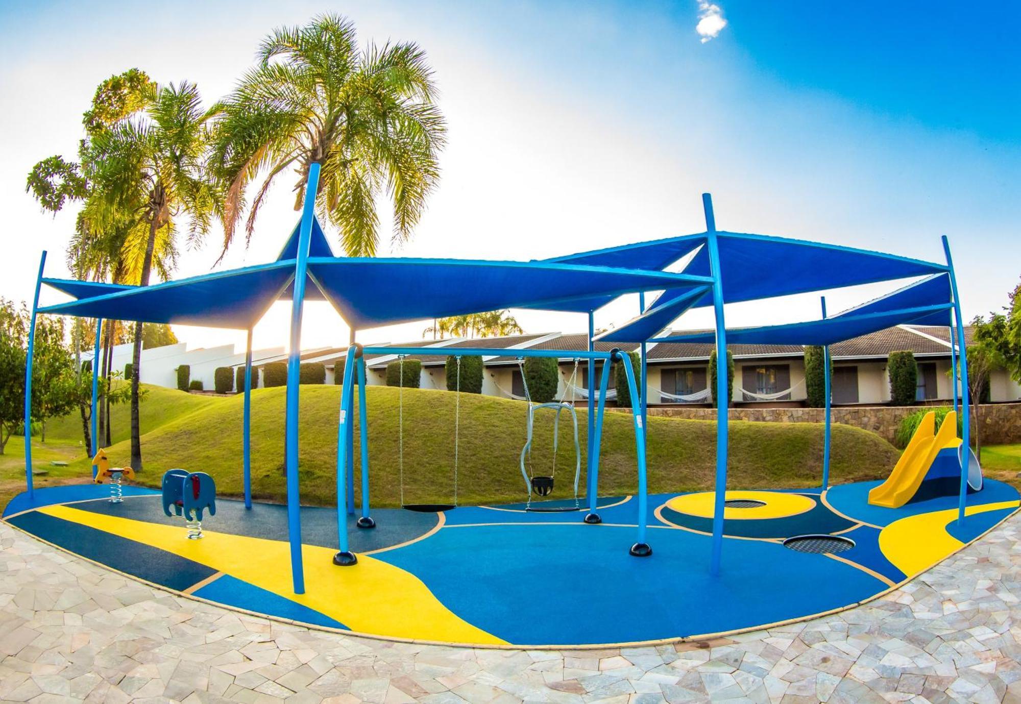 Blue Tree Thermas de Lins Exterior foto Playground at the school